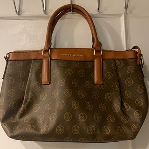 NEW Adrienne Vittadini Classic smooth Dome satchel handbag with crossbody strap